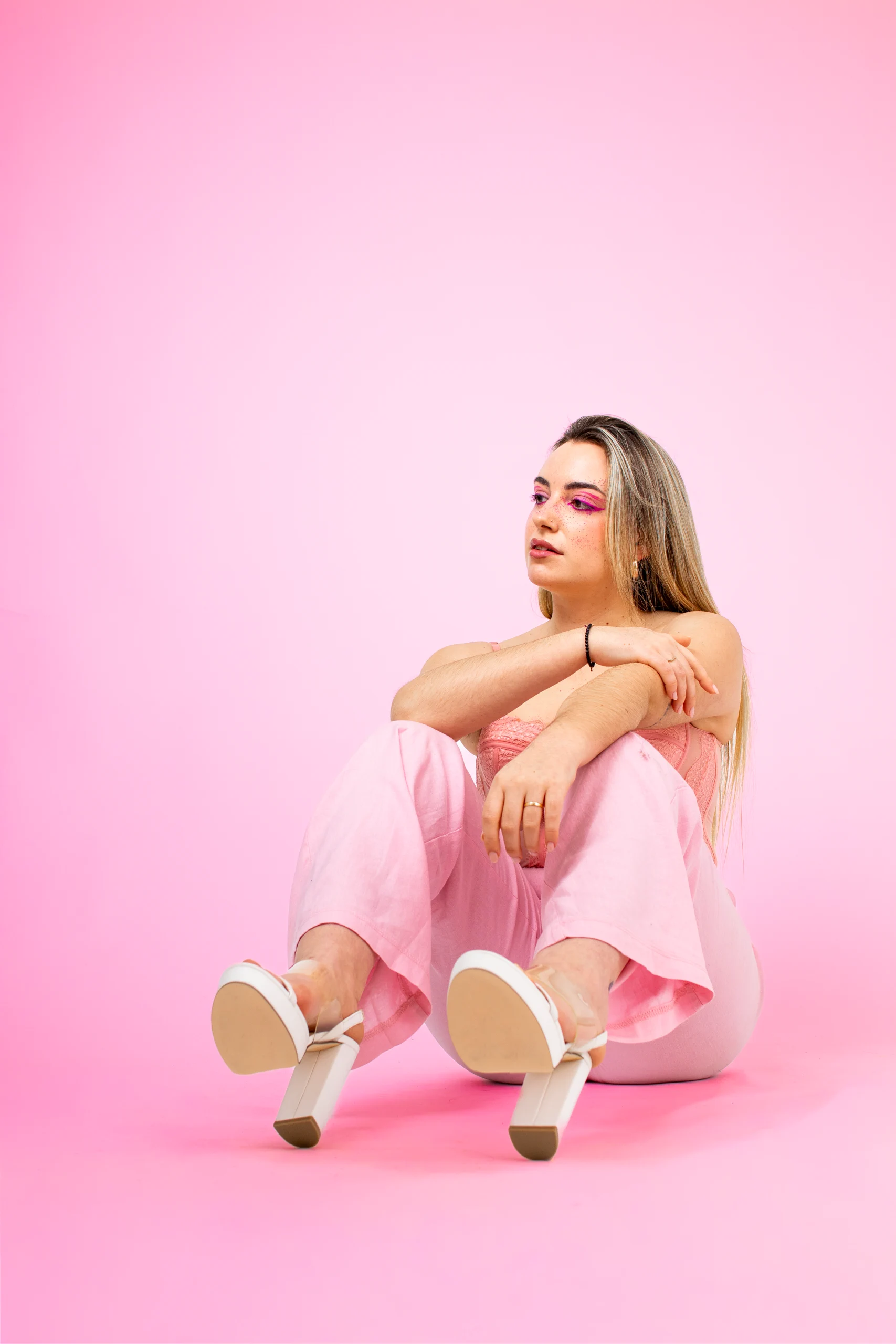Photograph 2 from Pink