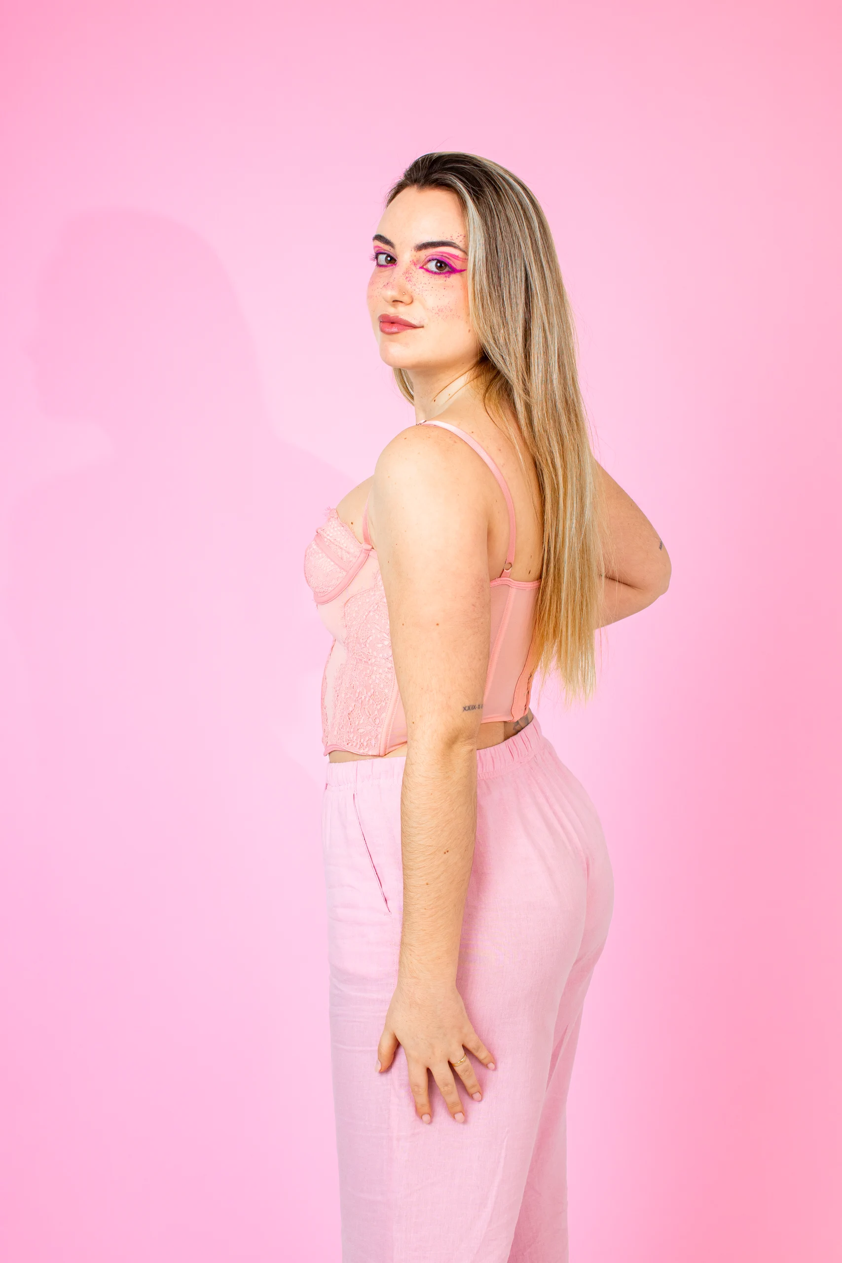 Photograph 3 from Pink
