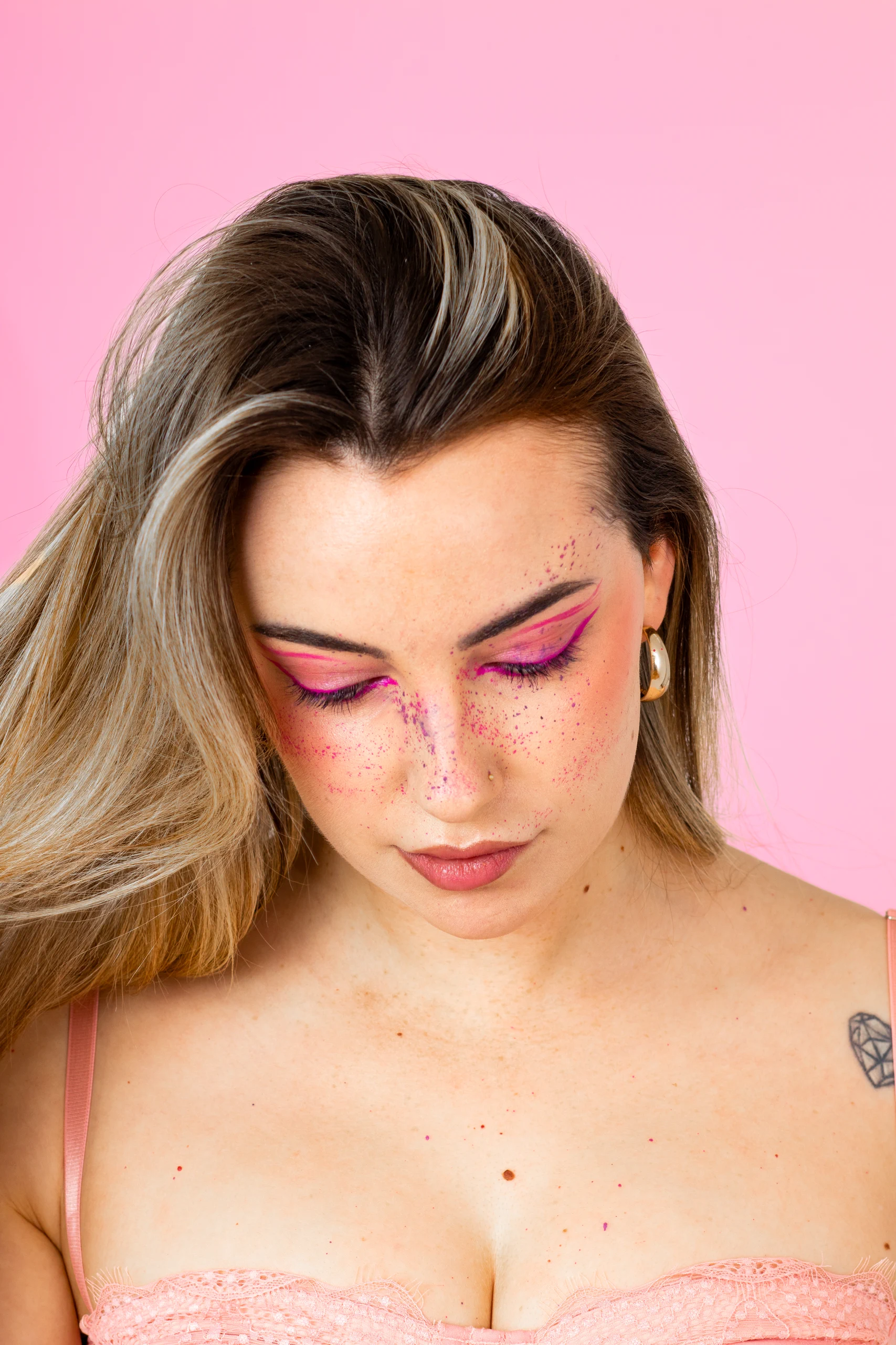 Photograph 5 from Pink