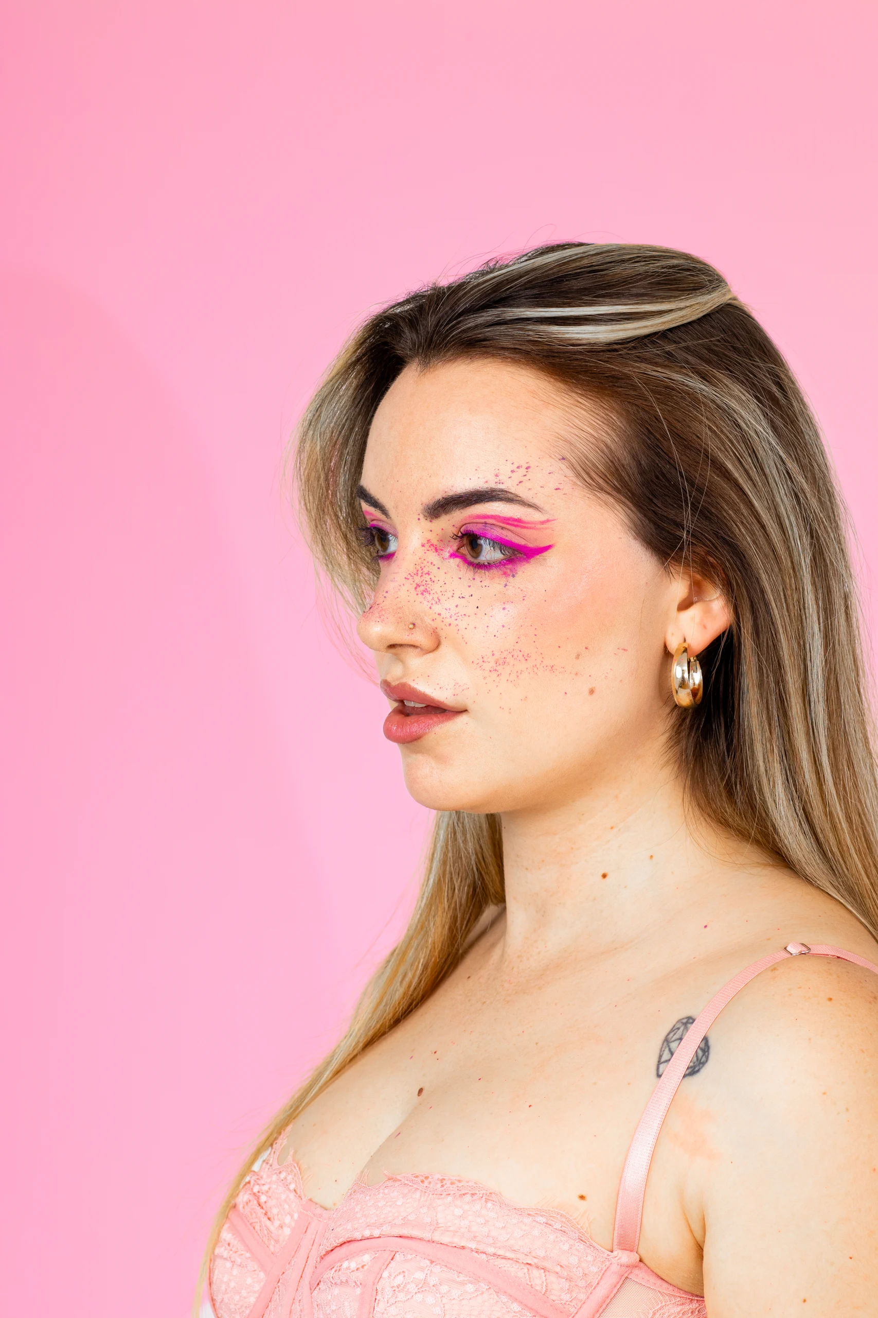 Photograph 6 from Pink